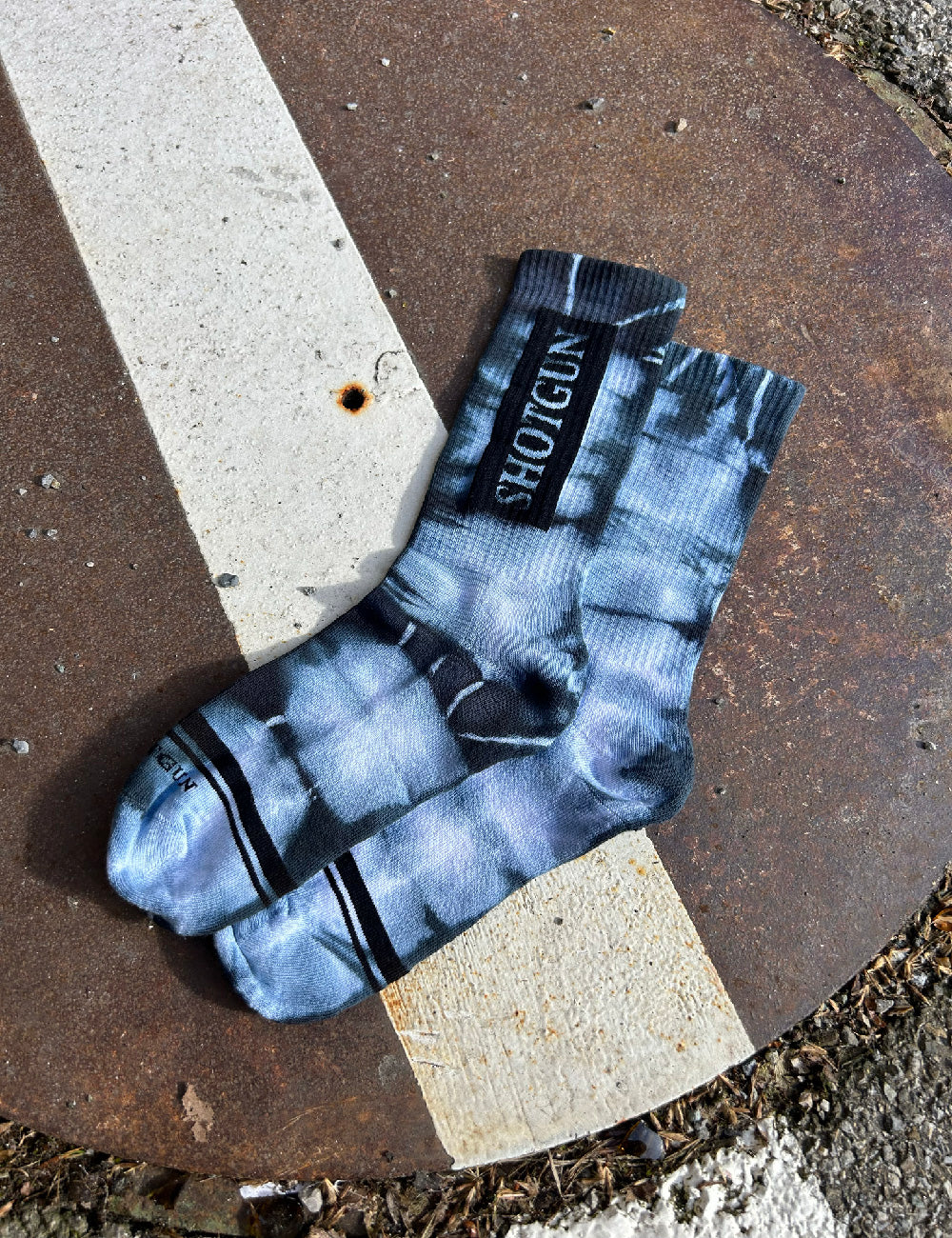 Shotgun Batik Socken | Block Logo