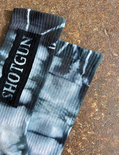 Shotgun Batik Socken | Block Logo
